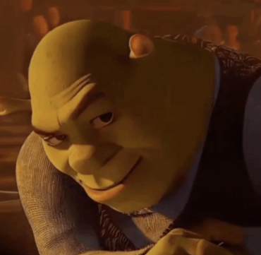 Mème : Shrek au sourire narquois, satisfait d'avoir intercepté les messages des criminels