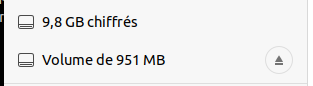Gestionnaire de fichiers Ubuntu : un volume chiffré de 9,8 Go apparaît à côté d'un volume de 951 Mo